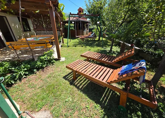 In Mit Grill- Terrasse Und Garten By Interhome