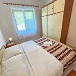 Apartament In Mit Grill- Terrasse Und Garten By Interhome *