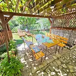 Apartament In Mit Grill- Terrasse Und Garten By Interhome