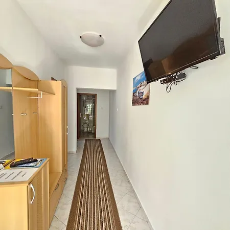 Apartment In Mit Grill- Terrasse Und Garten By Interhome *