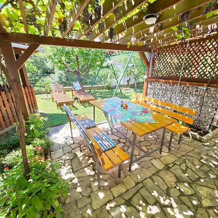 Apartman In Mit Grill- Terrasse Und Garten By Interhome