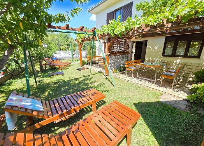 Apartment In Mit Grill- Terrasse Und Garten By Interhome *