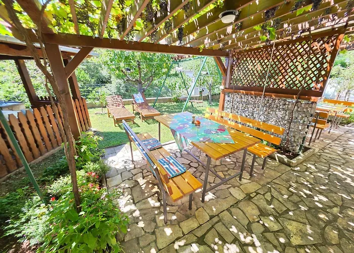 Apartment In Mit Grill- Terrasse Und Garten By Interhome